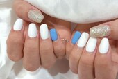 「ハンド 定額デザイン」お色味変更でホワイトとブルーの爽やかカラーに！ まだまだ夏も楽しめます^ ^|Nail Salon Linda