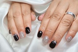 「ハンド ミドルコース」フラッシュネイルやミラーを色味のバランスを考えていれています！ とてもキラキラで可愛いです！