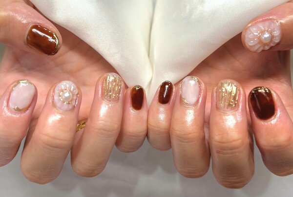 「ハンド ミドルコース」秋っぽいブラウンと立体のお花の組み合わせが可愛い^ ^|Nail Salon Linda