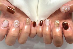 「ハンド ミドルコース」秋っぽいブラウンと立体のお花の組み合わせが可愛い^ ^|Nail Salon Linda