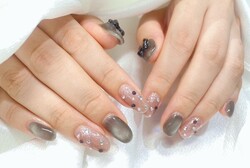 「ハンド ライトコース」黒のマグネットに合わせてパーツの色味も黒に変更していますラメが差し色にもなり、とてもおしゃれに！