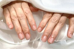 「ハンド ワンカラー」自爪風ネイルのような、ナチュラルカラーで艶感もあり美しいです！