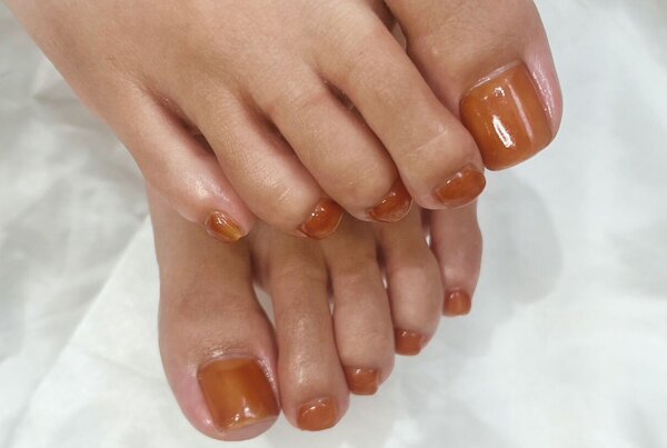 「フット ワンカラー」秋色ワンカラーフットネイルです！|Nail Salon Linda