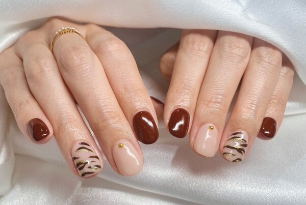 「ハンド 定額デザイン」ゼブラ柄とボルドーカラーの組み合わせで秋の雰囲気満載です！|Nail Salon Linda