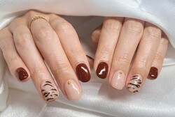 「ハンド 定額デザイン」ゼブラ柄とボルドーカラーの組み合わせで秋の雰囲気満載です！