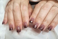 「ハンド 定額デザイン」暗めのカラーを入れる事で大人っぽさや秋の落ち着いた感じも表現されていて素敵です！