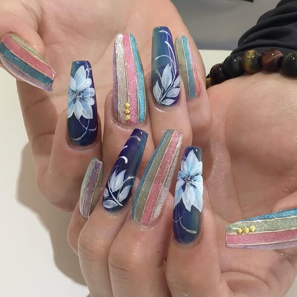 透明感のあるブルーに繊細なフラワーが映える◎|栃木県宇都宮市　ネイルサロン　ミッシュネイル