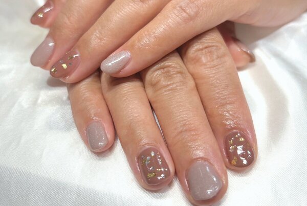 「ハンド 定額デザイン」お色味変更で秋カラーに！ ナチュラルなラメも可愛い^ ^|Nail Salon Linda