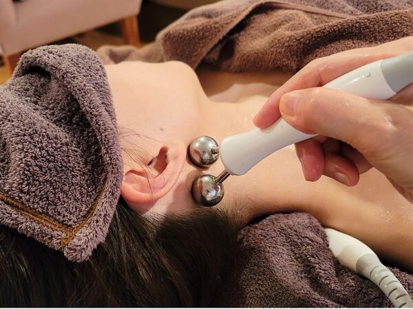 コラーゲン美肌×小顔リフトアップフェイシャル|makeroomPALETTE