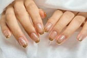 「ハンド ライトコース」ベースの色をフラッシュに変更してキラキラ具合がとても豪華で素敵です！|Nail Salon Linda