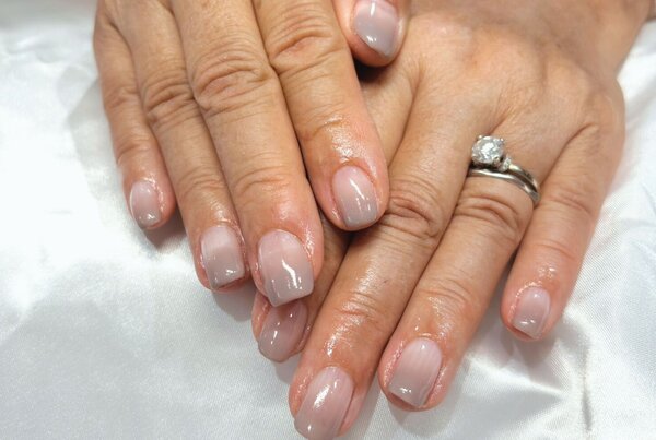 「ハンド グラデーション」秋色グレーのカラグラです^ ^ 大人っぽいカラーでオススメです！|Nail Salon Linda