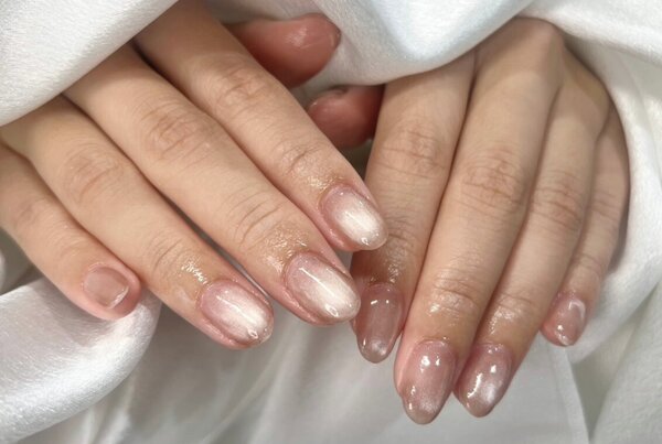 「ハンド マグネット ワンカラー」マグネットネイルです！ 奥行きのある秋色ネイルに！|Nail Salon Linda