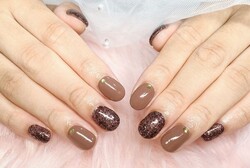 「ハンド 定額デザイン」茶色と黒のラメで秋ネイル！ 暗くなりすぎないカラーなのでおすすめです！