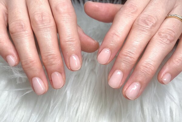 「ハンド ワンカラー」自爪風カラーでシンプルに！ 職場でもokな薄めのカラー大人気です！|Nail Salon Linda