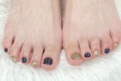 「フット ワンカラー」ネイビーとゴールドの組み合わせが秋っぽいです！ ラメは秋も大人気です^ ^|Nail Salon Linda