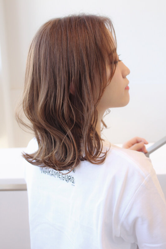 40・50代おすすめヘア秋らしく落ち着いたボリュームアップウルフでスタイルアップも狙って|Hair Make TOP SHAPE