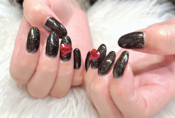 「ハンド 定額デザイン」ナチュラルカラーにキラキラパーツが可愛いです！ オフィスにも◎|Nail Salon Linda