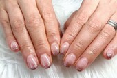 「ハンド グラデーション」ピンクのラメでしっかりとキラキラ感を出しています！|Nail Salon Linda