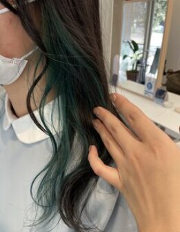 インナーカラー/ターコイズブルー/シアーグレージュ/波巻き|髪質改善＆トリートメント Sugar