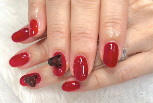 「ハンド 定額デザイン」新色のシアーボルドーが素敵です^ ^ ハートも大人な印象になりました！|Nail Salon Linda