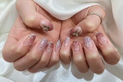 「ハンド ミドルコース」フラッシュネイルでラメグラデーションしているので普通のラメカラーよりもキラキラ度がアップ！