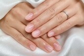 「ハンド グラデーション」自爪に近いカラーでグラデーションすることでよりナチュラルにできます！|Nail Salon Linda