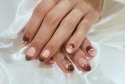 「ハンド 定額デザイン」定額デザインのカラーチェンジ！ こちらも秋デザイン！ ネイルにあう秋服でお出かけされてください！|Nail Salon Linda