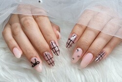 「ハンド ライトコース」チェックの色をダークにして大人っぽい仕上がりになります！！