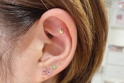 「耳つぼジュエリー」ツボを刺激し、見た目も可愛く季節問わず人気です！イベントや旅行前にされる方が多いです！|Nail Salon Linda