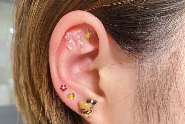 「耳つぼジュエリー」ツボを刺激し、見た目も可愛く季節問わず人気です！イベントや旅行前にされる方が多いです！|Nail Salon Linda