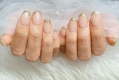 「ハンド ガラスフレンチ」フレンチ部分がガラスのような艶感が特徴のネイルです！ 上品な仕上|Nail Salon Linda
