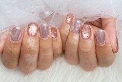 「ハンド ライトコース」全てカラーをチェンジしピンク系で統一しています！ 小さめのハートが散りばめられてとても可愛らしい