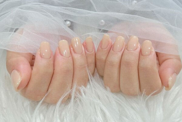 「ハンド ワンカラー」肌なじみの良いベージュでどなたでも挑戦しやすいオススメの色です！|Nail Salon Linda