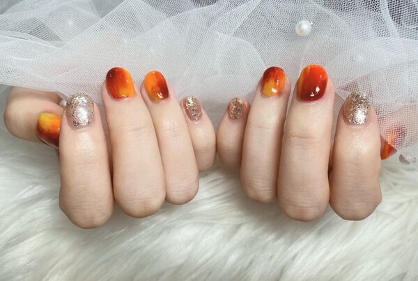 「ハンド ミドルコース」りんごをイメージしたニュアンス風ネイル！ 美味しそうです！|Nail Salon Linda