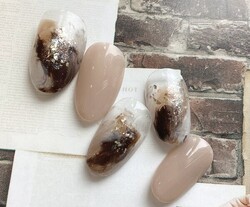 ほんのりくすんだベージュとブラウンのマーブルが上品なデザインネイル☆|栃木県宇都宮市　ネイルサロン　ミッシュネイル