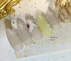 ワンカラー×シンプルフラワー|Nail Salon hinasora