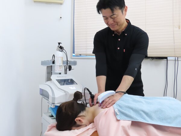 ラジオ波でトリートメント・頭痛解消◎|肩こり・腰痛専門 Jin整体院