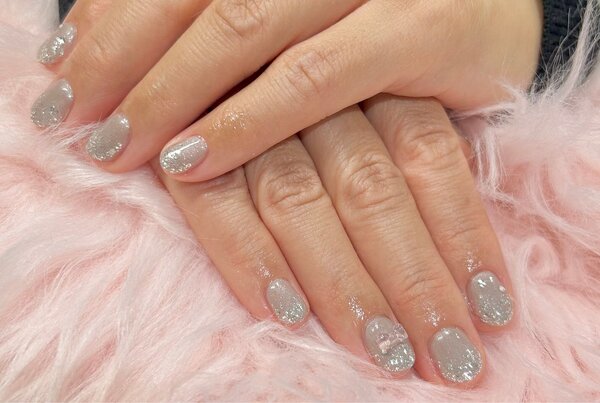 「ハンド 定額デザイン」シンプルなグレーカラーネイルでお仕事でネイルが厳しい方にも是非おすすめです◎|Nail Salon Linda