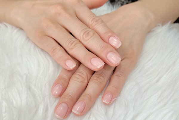 「ハンド ワンカラー」ナチュラルなお色にマットに仕上げて、とっても肌に馴染むネイルに♪|Nail Salon Linda