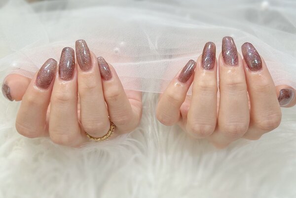 「ハンド フラッシュ・ワンカラー」淡いブラウンカラーで、秋ネイルにもピッタリです(^^)|Nail Salon Linda