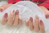 「ハンド 定額デザイン」カラー変更し大人っぽいレッドと乳白色でクリスマスにもピッタリなネイルです|Nail Salon Linda
