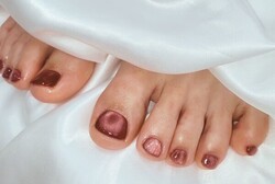 「フット マグネット・ワンカラー」秋冬でも靴下を脱ぐ機会が多くある方は年中されてる方多いです！！ 