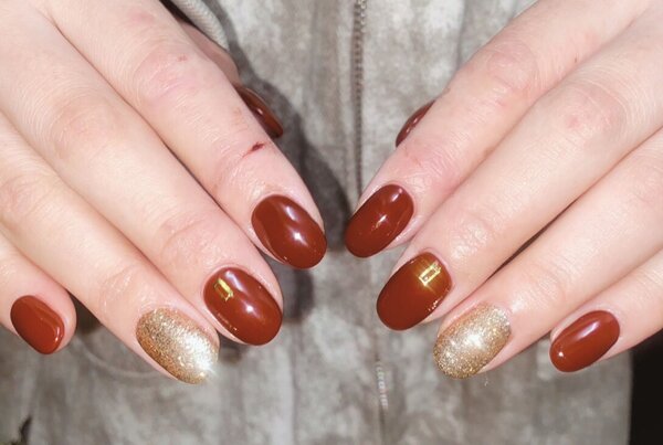 「ハンド 定額デザイン」ボルドー×ゴールドの組み合わせ！ クリスマス感も出てとても可愛いです！|Nail Salon Linda