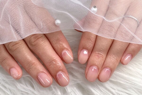 「ハンド グラデーション」お仕事に合わせてとても馴染みの良いカラーでほんのりグラデーションです！ 艶感と血色感できれい！|Nail Salon Linda