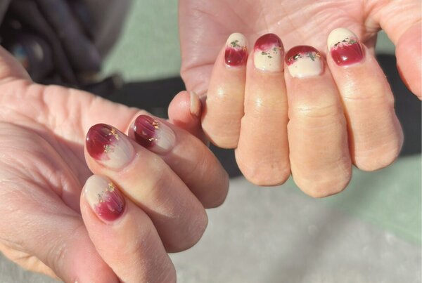 「ハンド 定額デザイン」お色味変更でクリスマスカラーに！大人っぽく仕上がりました^ ^|Nail Salon Linda