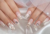 「ハンド ミドルコース」ドット×レースでお洒落度UP！！ アイボリーで優しく柔らかい感じの印象になります＾＾|Nail Salon Linda