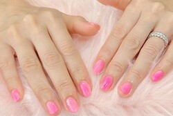 「ハンド 定額デザイン」ネオンなピンクカラーでお爪が華やかに！ お好きな色に変更も自由です◎