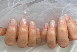 「ハンド ラメ・グラデーション」肌馴染みの良いラメを使うことで、落ち着いたきらきら感を楽しめます！