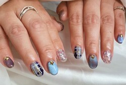 「ハンド ミドルコース」全体的に寒色系で、チェックやマグネットも取り入れたお洒落なネイルです！|Nail Salon Linda