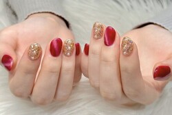 「ハンド ライトコース  」みのあるバーガンディレッドマグ×ゴールドグリッターで指先から一気にホリデー仕様！